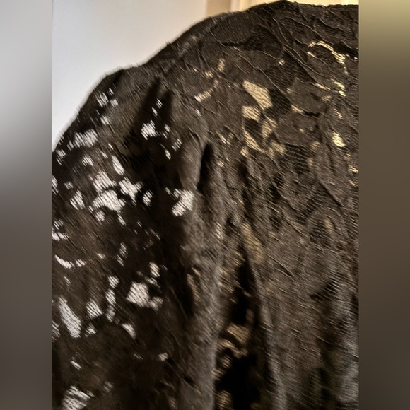 Lace mock neck top with camisole - Picture 3 of 6